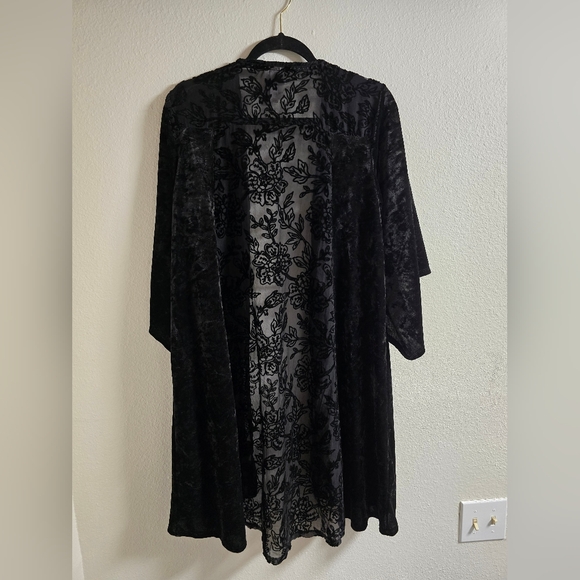 Black Floral Velvet Kimono Shirt - Picture 4 of 5
